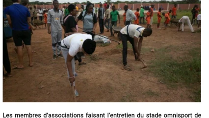 CAMPAGNE DE SALUBRITÉ AU STADE MUNICIPAL DE PARAKOU : Le partenariat Parakou-Orléans pour un environnement sain