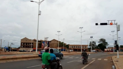 INSTALLATION DES LAMPADAIRES ET FEUX TRICOLORES A PARAKOU : Sinohydro révèle la cité des Koburu