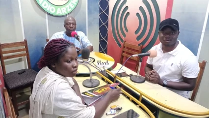 3E JOURNÉE DE LA TOURNÉE D’IMMERSION À PARAKOU : Arzèkè Fm a accueilli l’équipe de Daabaaru