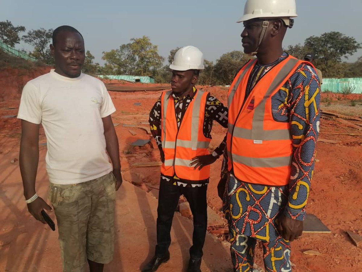 CONSTRUCTION D&rsquo;UN CHÂTEAU D&rsquo;EAU À KALALE : Le maire Bani Chabi satisfait de l&rsquo;évolution des travaux