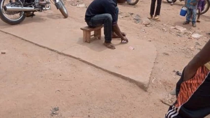 JEU DE CARTE PRATIQUE DANS DES MARCHES SECONDAIRES DU BENIN : Zoom sur le mystère d’une activité d’escroquerie  . Les autorités interpellées