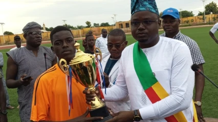 TOURNOI DE L’INDÉPENDANCE À BANIKOARA : Sounon Yico Fc remporte la coupe  . Le conseil communal détecte des jeunes talents footballistiques