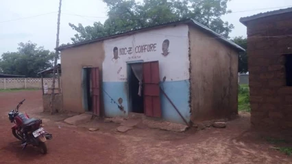 BÉNIN/ INSOLITE A TOUCOUNTOUNA : Des coiffeurs surpris en plein sacrifice avec les cheveux de leurs clients