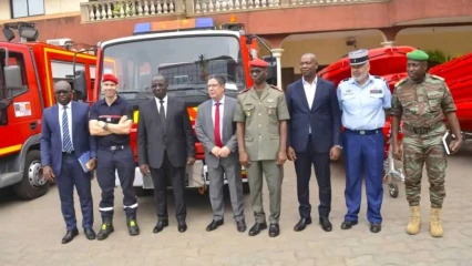 PROTECTION CIVILE AU BÉNIN :  La France offre des matériels aux sapeurs-pompiers 