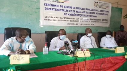 RENTRÉE SCOLAIRE 2020-2021 AU BÉNIN : Le gouvernement offre 8500 ouvrages scolaires aux établissements secondaires publics