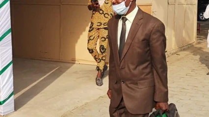 CENA : Il vient déposer son dossier en taxi-moto sans son colistier