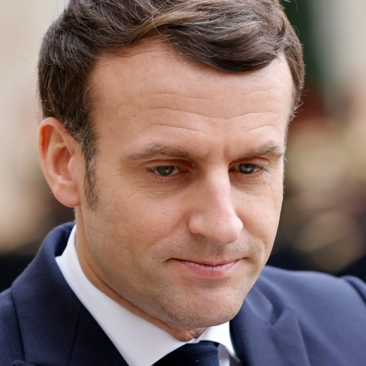 FRANCE :  Après la claque, Macron reçoit un oeuf