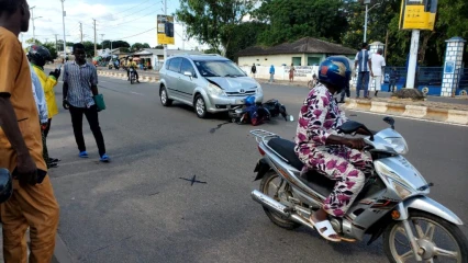 ACCIDENT DE LA ROUTE À PARAKOU   :   Une femme et son enfant violemment percutés par une voiture    . Des blessés et des dégâts matériels enregistrés 