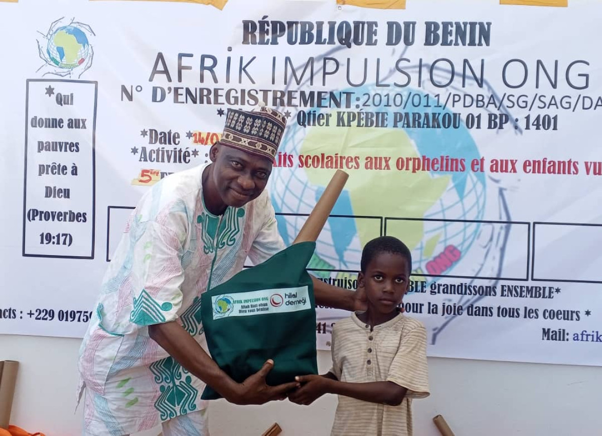 Don de kits scolaires à Parakou: Afrik Impulsion Ong vient au chevet des enfants vulnérables