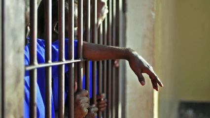 POUR COMPLICITÉ D’ESCROQUERIE AVEC DES CYBERCRIMINELS : Cinq policiers derrière les barreaux