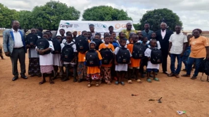 PROJET SOFEC, PHASE 3, À ONKLOU ET PARTAGO : Care Bénin-Togo, Cargill et Sodeco S.a font don de 200 kits scolaires aux écoliers vulnérables