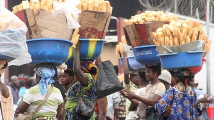 AUGMENTATION DU PRIX DE LA BAGUETTE DE PAIN A PARAKOU : Le pain cédé à 112 F voire 115F chez les boulangers au lieu de 90F . Les revendeurs, véritables perdants . Le consommateur achète du vide