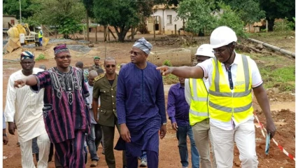 SUIVI DU PROJET DE RENFORCEMENT DU SYSTEME D&rsquo;ALIMENTATION EN EAU POTABLE DE LA VILLE DE PARAKOU ET ENVIRONS,  Samou Séidou Adambi constate et met la pression