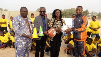 BÉNIN/PROMOTION DU SPORT FÉMININ À PARAKOU : L’Ong Ola Africa offre des équipements sportifs aux élèves du Cs Saint François de Sales