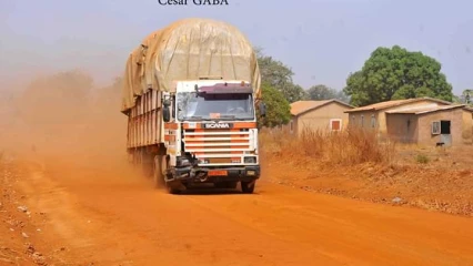 MISE EN ŒUVRE DU PROGRAMME D&rsquo;ACTIONS DU GOUVERNEMENT : Le Bénin en chantier, Kouandé inhale la poussière et se noie  . Le bitumage de la route Kota-Kouandé-Péhunco-Guessou sous silence radio  . Le pont de Kankou oublié