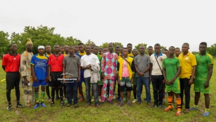 TOURNOI DE SOLIDARITÉ À SAVÈ : Ludovic Ayeni de l’Up réunit les jeunes autour du cuir rond