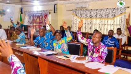 Pour une gestion transparente et efficace à Adjarra: le conseil communal adopte un organigramme administratif 