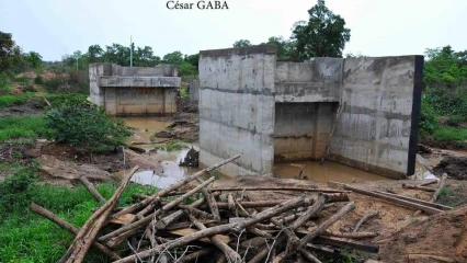 EN CONSTRUCTION DEPUIS 2015 ET TOUJOURS INACHEVÉ, Le pont de Kankou ou le symbole du mépris du gouvernement à l&rsquo;endroit de Kouandé ?