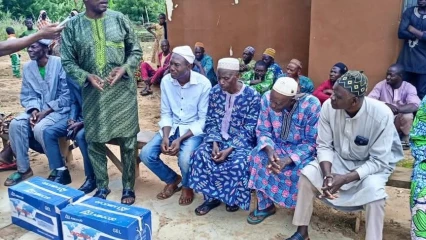 Kalalé/Centre de santé de Kidaroukpérou: l'Ong Fejeb fait don de batteries solaires