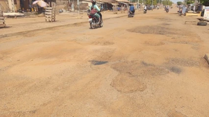 MALGRÉ LE CRI DE CŒUR DES POPULATIONS SUR SON ÉTAT DE DÉGRADATION TRÈS AVANCÉE  : Le ’’goudron Yayi Boni’’ non pris en compte par le projet asphaltage   . Faut-il lui changer de nom pour attirer le regard des autorités ?