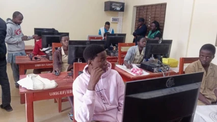 Disponibilité d’une salle de classe numérique au ceg Banikoara: les élèves préparés aux défis technologiques