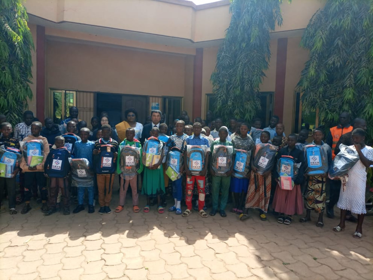 DISTINCTION DES 100 MEILLEURS ÉCOLIERS DE KÉROU AU CEP 2022 : La société Sinohydro promeut l&rsquo;excellence en milieu scolaire