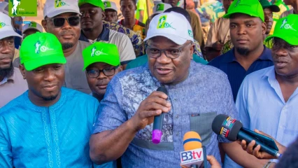 Parakou/Géant meeting pour les élections municipales: les acteurs du parc d'Albarika soulèvent Charles Toko et saluent un homme de vision