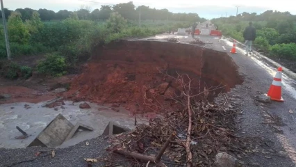 DÉGRADATION DE LA ROUTE INTER-ÉTAT N&rsquo;DALI-NIKKI-TCHICANDOU : Le pont de Kassakpéré, en réfection, a de nouveau cédé