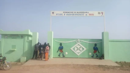SPORT A BANIKOARA : Dotée d&rsquo;un stade, la jeunesse de Toura remercie Sarako Tamou
