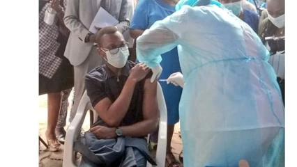 COVID-19/INJECTION DU VACCIN ASTRAZENECA : Le ministre Hounkpatin reçoit sa seconde dose et lance un appel