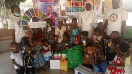 ORPHELINAT SAINTE THERESE DE L&rsquo;ENFANT JESUS DE TCHATCHOU : L&rsquo;Ong Busola et son partenaire Apodd font don de vivres