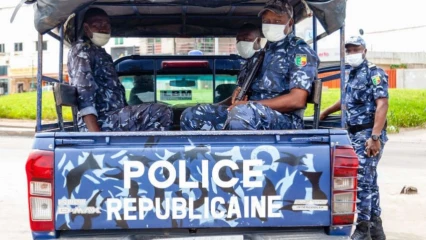 TENTANT DE GRUGER LES POLICIERS LORS D’UNE OPERATION DE CONTROLE DE PIECES DE MOTO A HOUEYOGBE : Un militaire se fait prendre