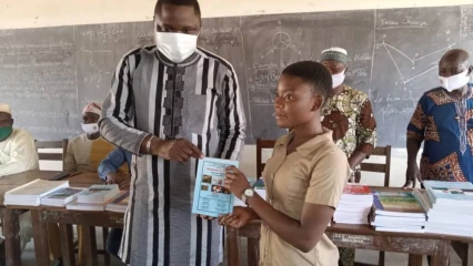 PROMOTION DES ÉLÈVES DE LA SÉRIE C À BANIKOARA : Le maire Sarako dote des apprenants d&rsquo;ouvrages didactiques