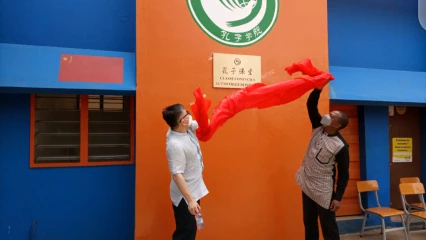 CLASSE CONFUCIUS DE L’UNIVERSITE DE PARAKOU : Peng Jintao inaugure le centre d’apprentissage de la langue chinoise
