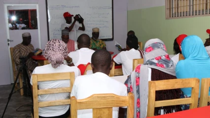 A TRAVERS UNE PRIÈRE MUSULMANE,  Le personnel de Daabaaru rend grâce à Allah pour ses 4 bougies