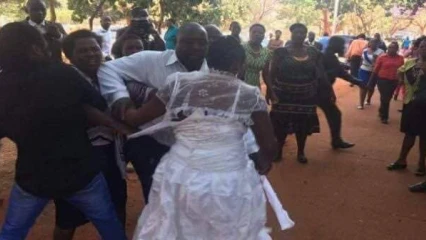 À CAUSE DE LA NOURRITURE  : Elle giffle sa belle-mère lors de la réception de son mariage