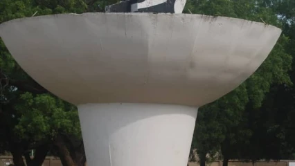 ETAT DE DEGRADATION AVANCEE DE LA STATUE DE BIO GUERRA A PARAKOU ET ANNONCE DE CONSTRUCTION D&rsquo;UNE AUTRE A COTONOU :  Des parakois contre l&rsquo;idée . Ils souhaitent avant tout, la réhabilitation de la statue de Parakou