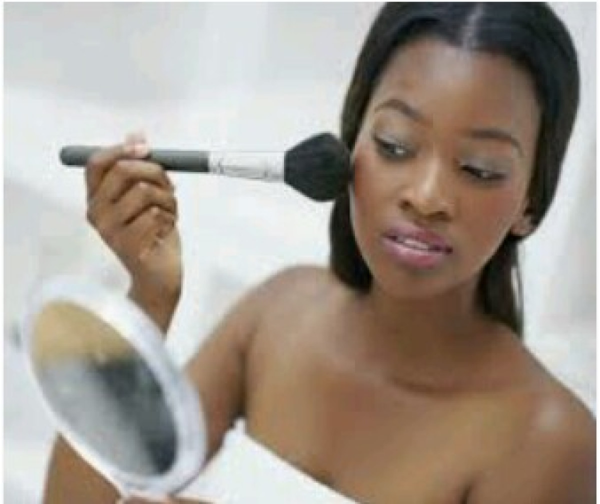 UNIVERS COSMETIQUE,  Des femmes face à des pratiques dangereuses