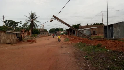 PARAKOU : Un poteau électrique cré la psychose à Titirou
