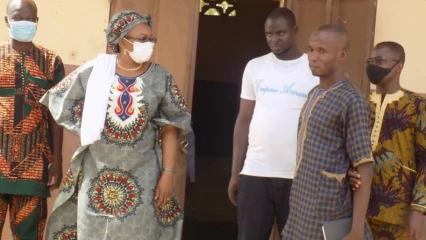 REFECTION D’INFRASTRUCTURES EDUCO-SANITAIRES A KANDI : Le maire Zinatou Osséini lance officiellement les travaux à Angaradébou