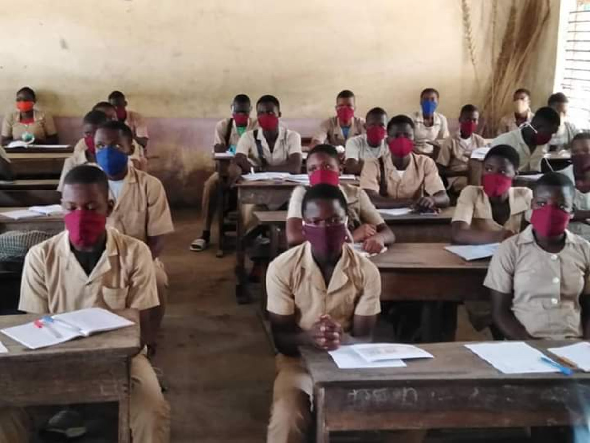 REPRISE DES COURS AU BÉNIN : Les acteurs de l’école déjà étouffés par les mesures ? . Des apprenants renvoyés . Des masques mal portés