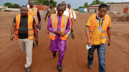 CONSTRUCTION DE L’HÔPITAL DE ZONE DE TCHAOUROU ET DE LA ROUTE BÉTÉROU-TCHAOUROU-KASSOUALA : L’He Bio Sounon Bouko satisfait de l’évolution des travaux