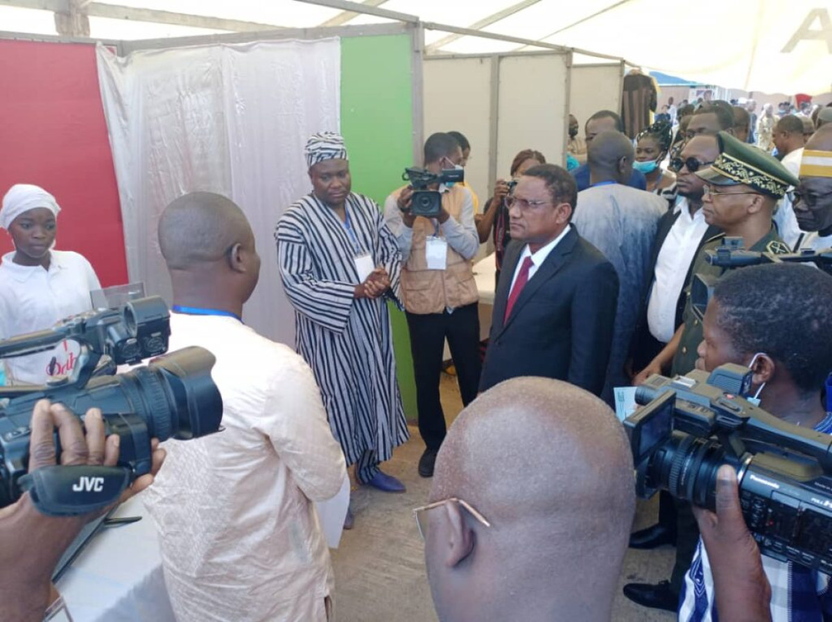 SALON INTERNATIONAL DE LA RADIO ET DU NUMÉRIQUE À PARAKOU :  Barnabas Orou Kouman présente le groupe de presse Daabaaru  . Le Président de la Haac et les invités séduits