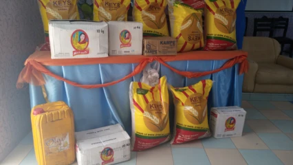 GRÂCE AUX PERSONNES DE BONNE VOLONTÉ : Le Fan Club Aziz Touré fait don de vivres aux orphelins enfants vulnérables du centre Al-Houda