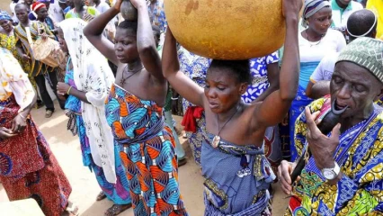 VOYAGE DANS LA DIVERSITÉ DE LA CULTURE BAATONU : À la découverte des “Kinnu Gbinnon bu”, le clan pour lequel le « vol » est une tradition à pérenniser