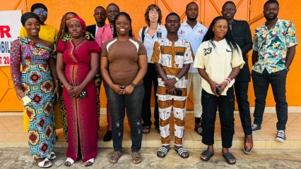 Pour son extension à l'international : L'experte PUM Anneke outille le personnel du groupe de presse Daabaaru