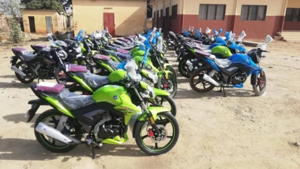 NIKKI : Roland Lafia dote les conseillers communaux de moyens roulants