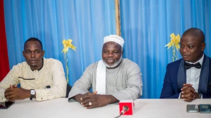 À TRAVERS UNE PRIÈRE DANS LE CADRE DE SON 6E ANNIVERSAIRE : Le personnel du Groupe de Presse Daabaaru rend grâce à Dieu 