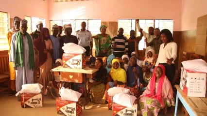 MISE EN ŒUVRE DU SOUS PROJET TCHÈBON-GA À KARIMAMA : L&rsquo;Ong Bussola dote 13 filles vulnérables de kits pour leurs Agr