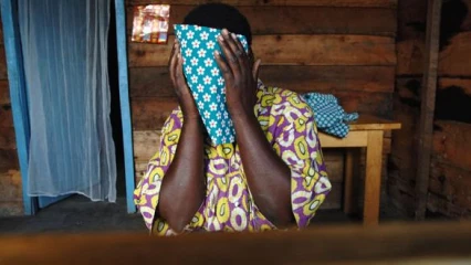 BÉNIN :  Pendant une bagarre, elle verse de l’acide sur sa voisine